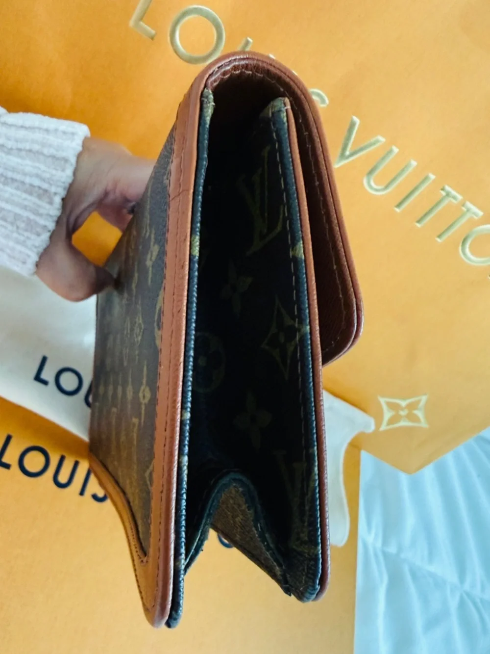 Louis Vuitton Vintage Monogram Pochette Dame 26 Clutch |New Hardware + GoldChain - Picture 8 of 15